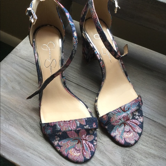 Size 10. New! JessicaSimpson adorable heels - Picture 3 of 8